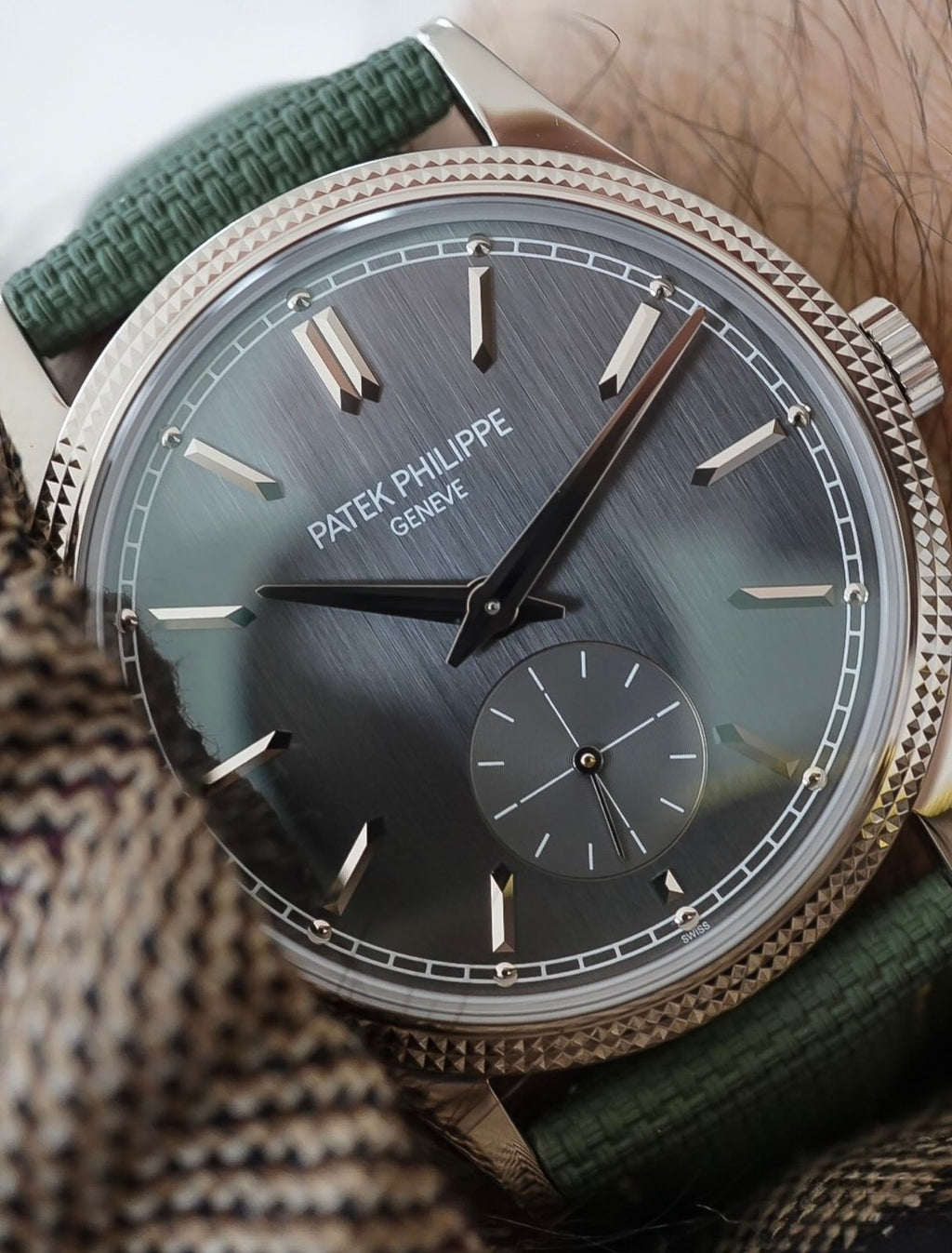 Patek Philippe Style Luxury Men’s Watch – Green Fabric Strap & Black Dial